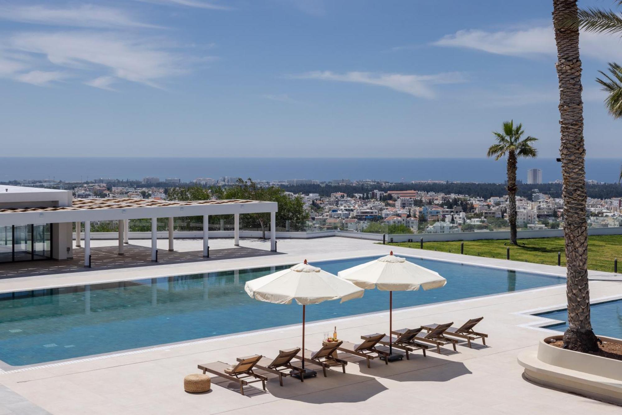 Hotel Hills & By Brown 4*