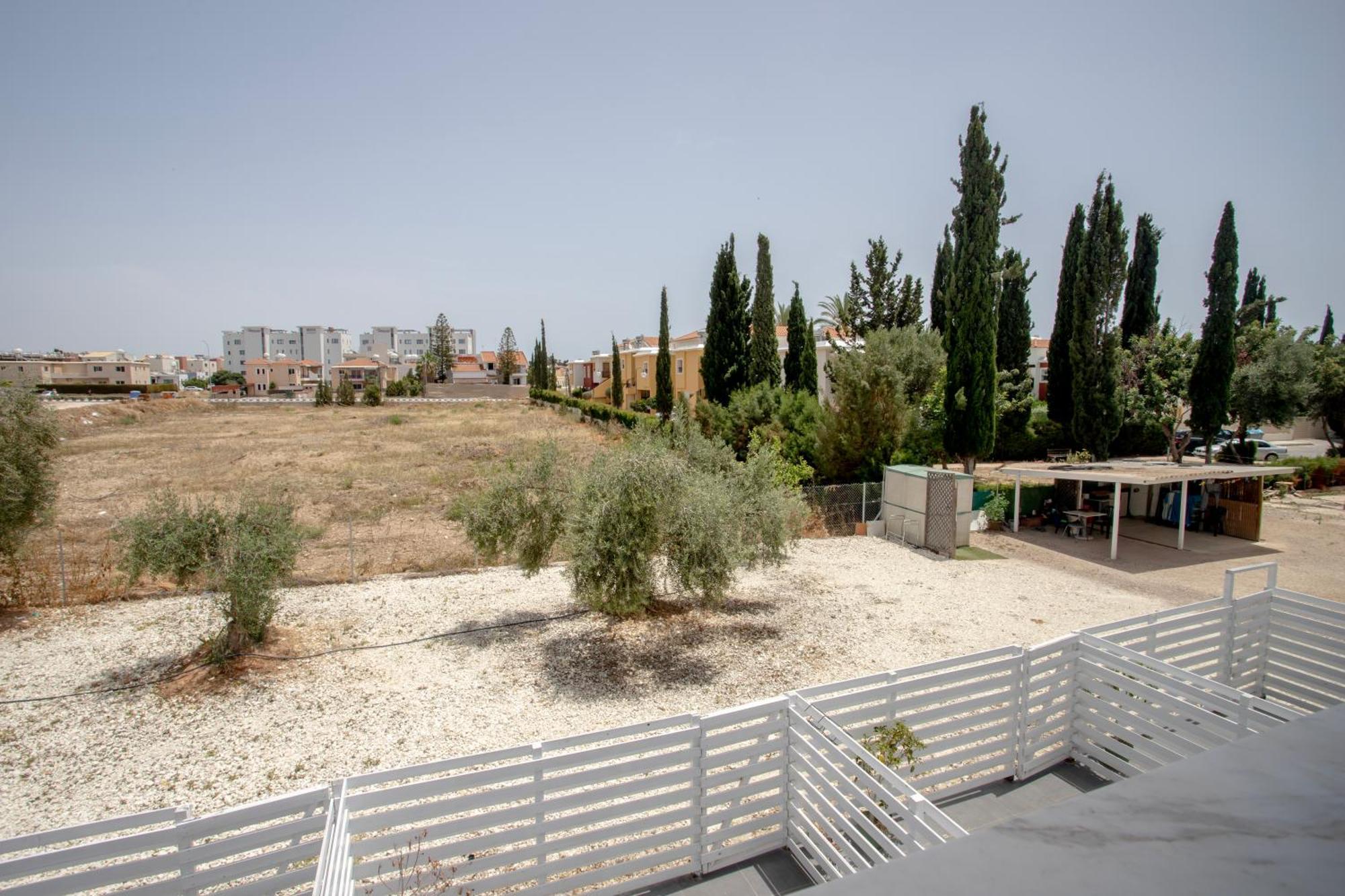 2bd Garden Holiday home