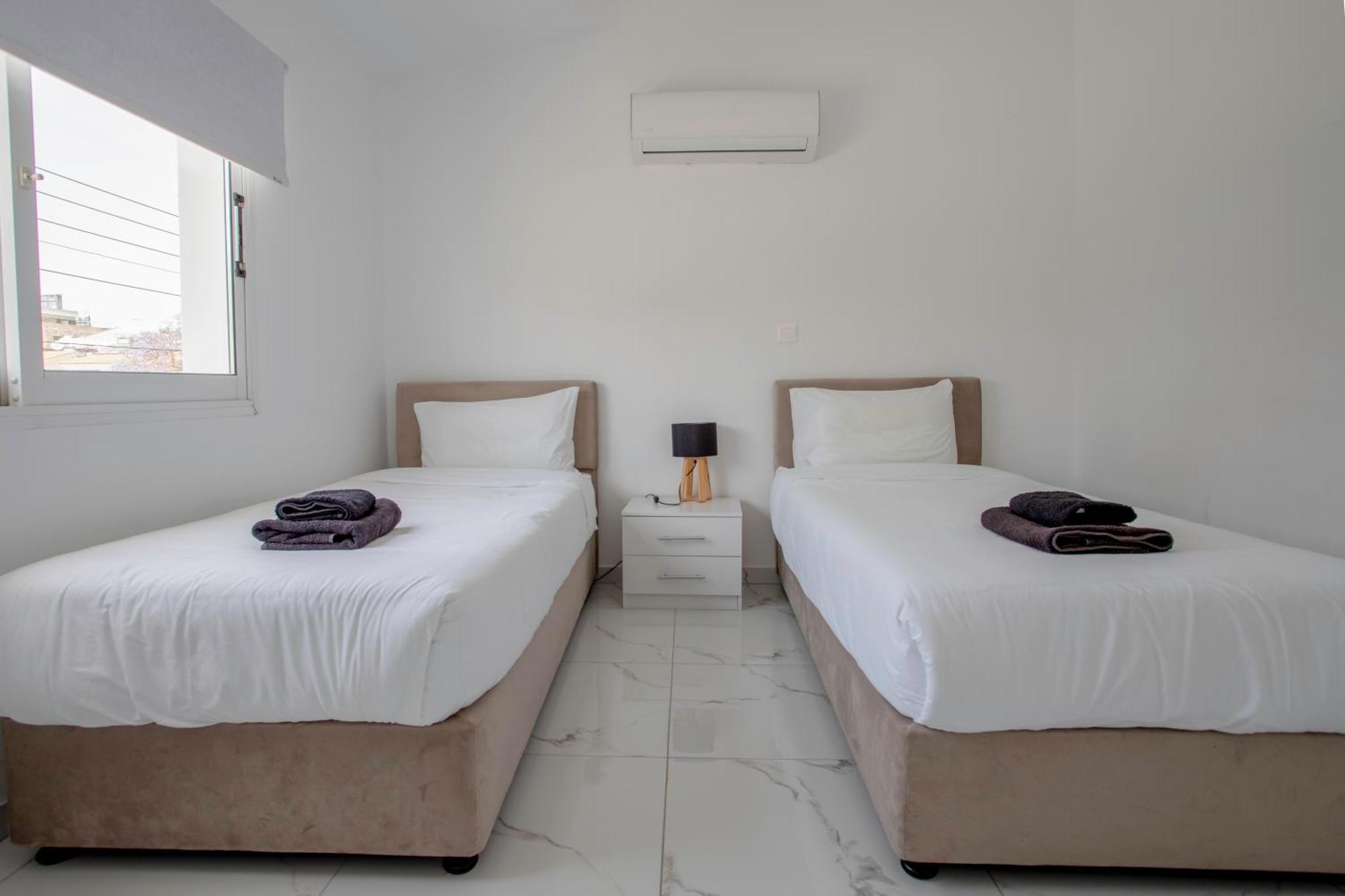 2bd Garden Holiday home *