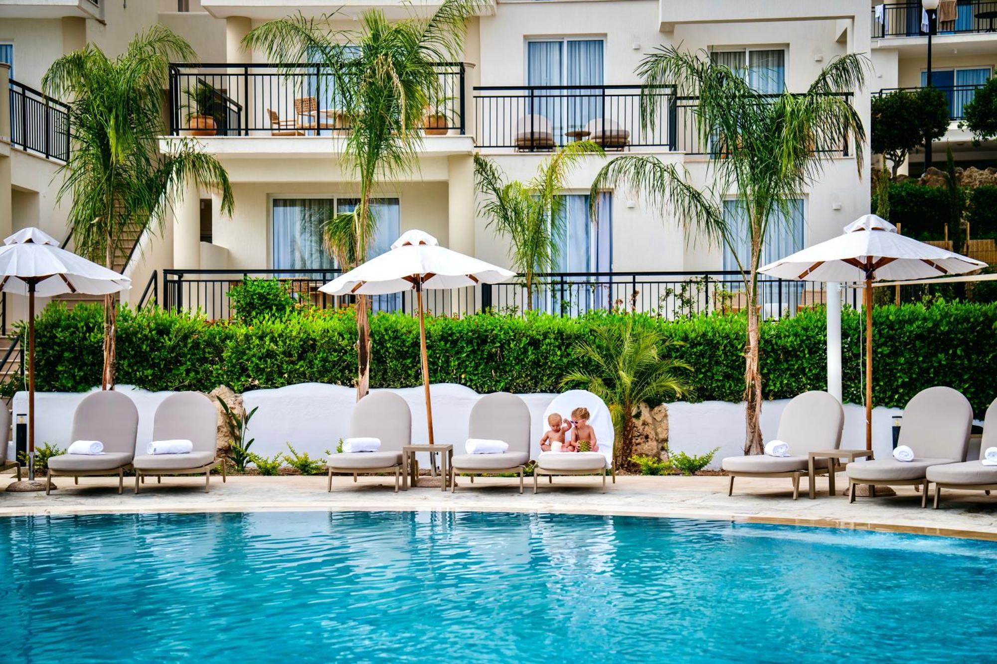 Wellclub - Family Wellness & Seaview Suites 4* Paphos