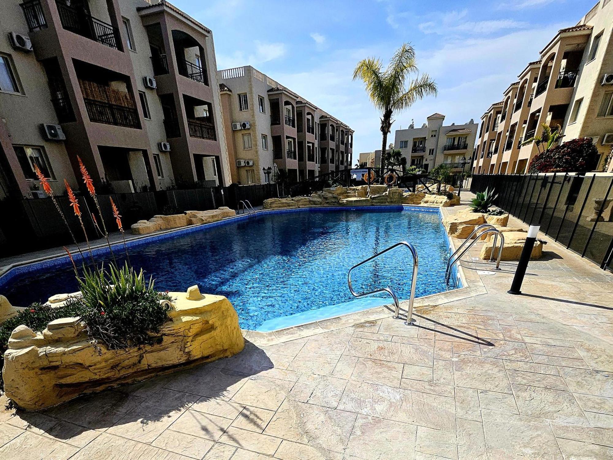 Apartamento First Floor Overlooking Pool