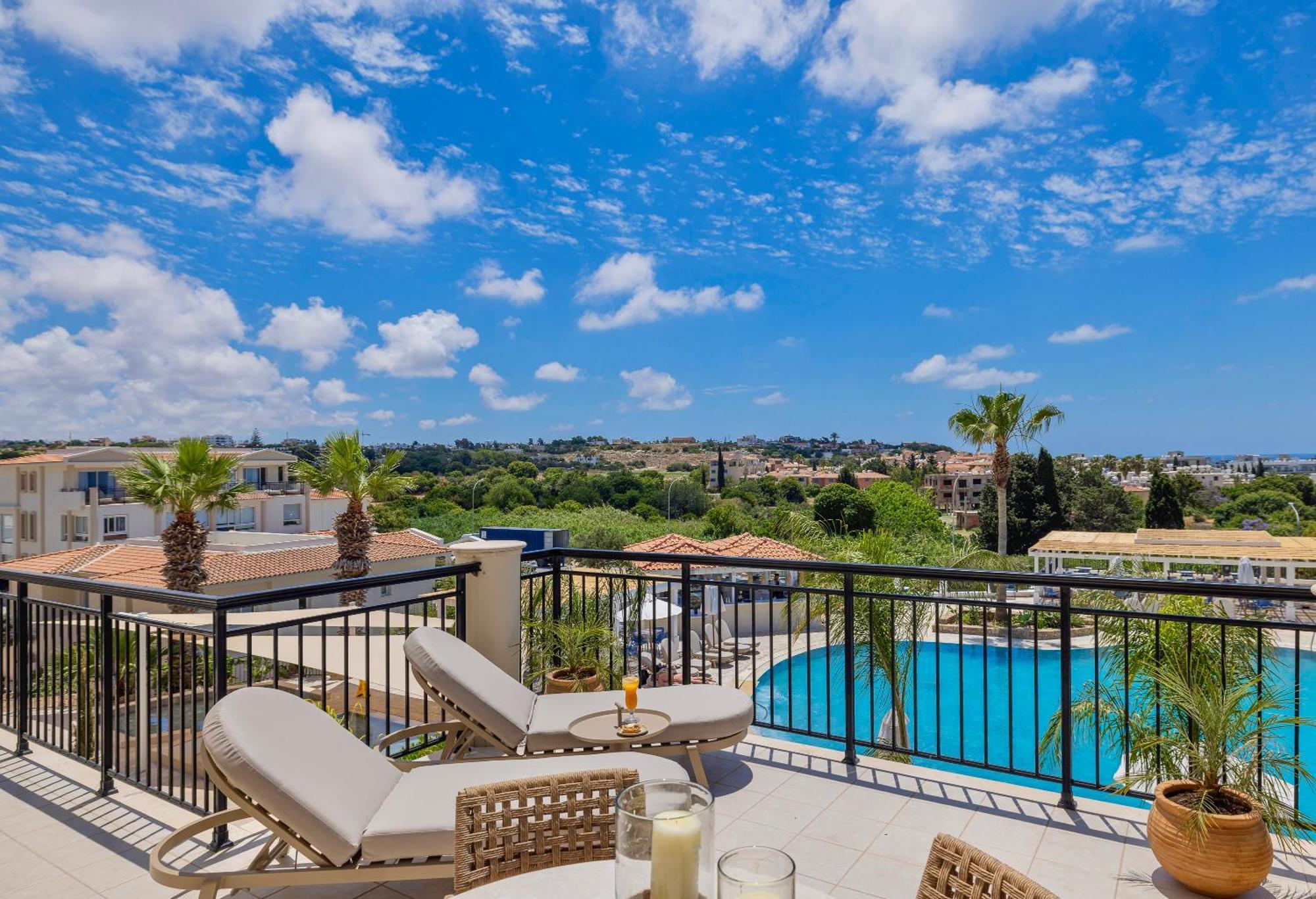 Hotel Wellclub - Family Wellness & Seaview Suites Paphos