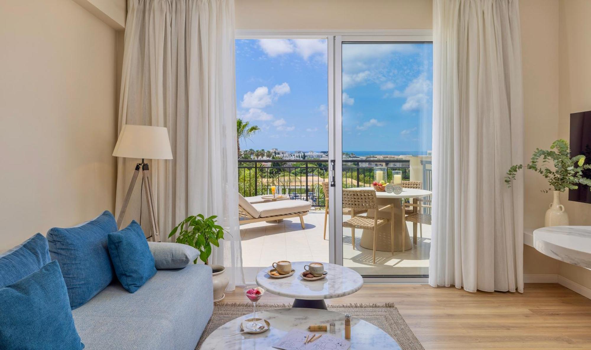 Wellclub - Family Wellness & Seaview Suites 4* Paphos