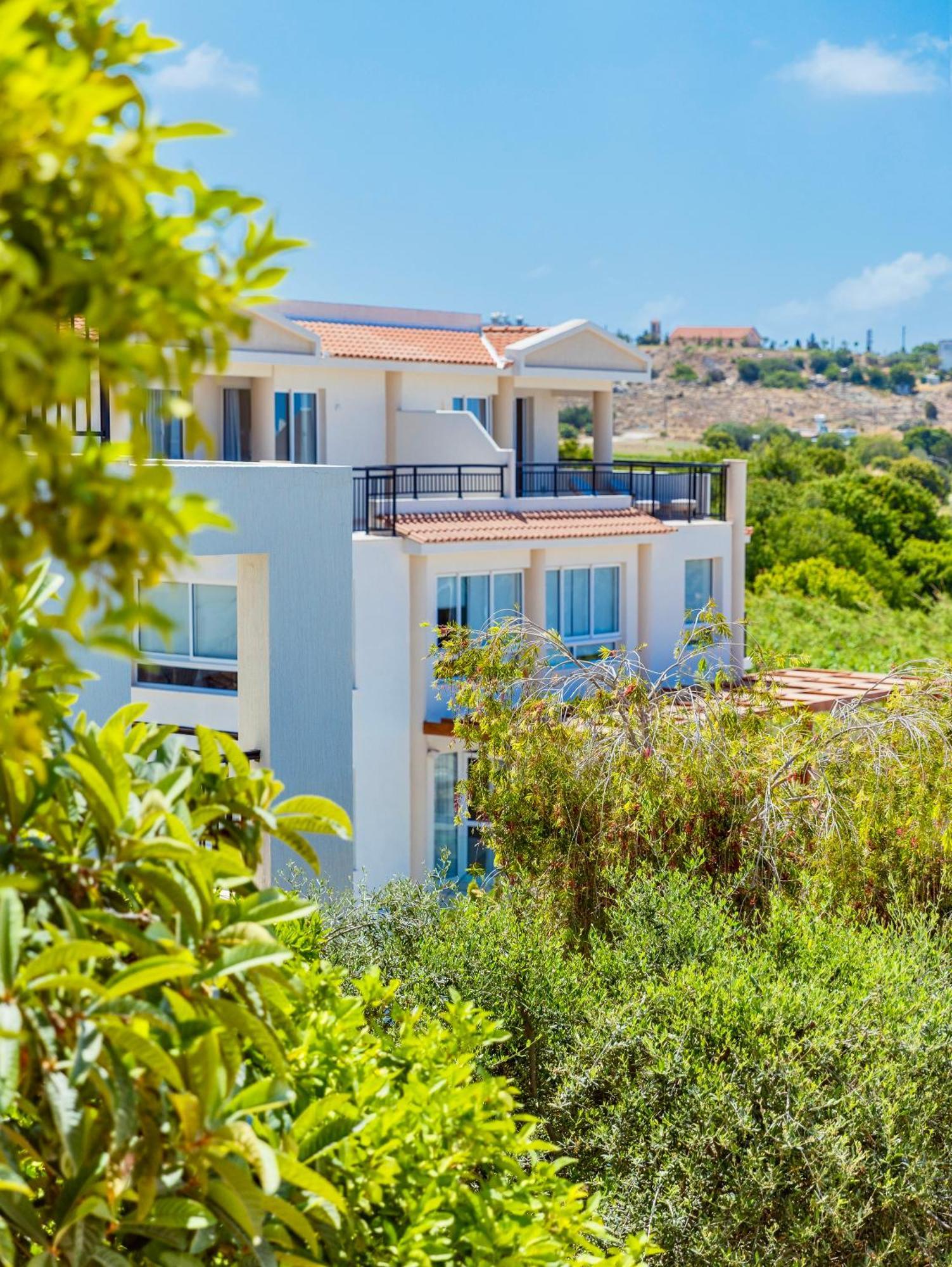 Wellclub - Family Wellness & Seaview Suites 4* Paphos