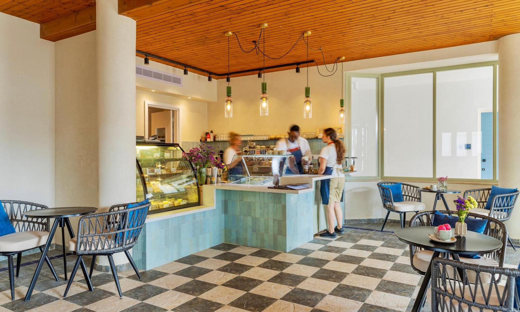 Wellclub - Family Wellness & Seaview Suites 4* Paphos