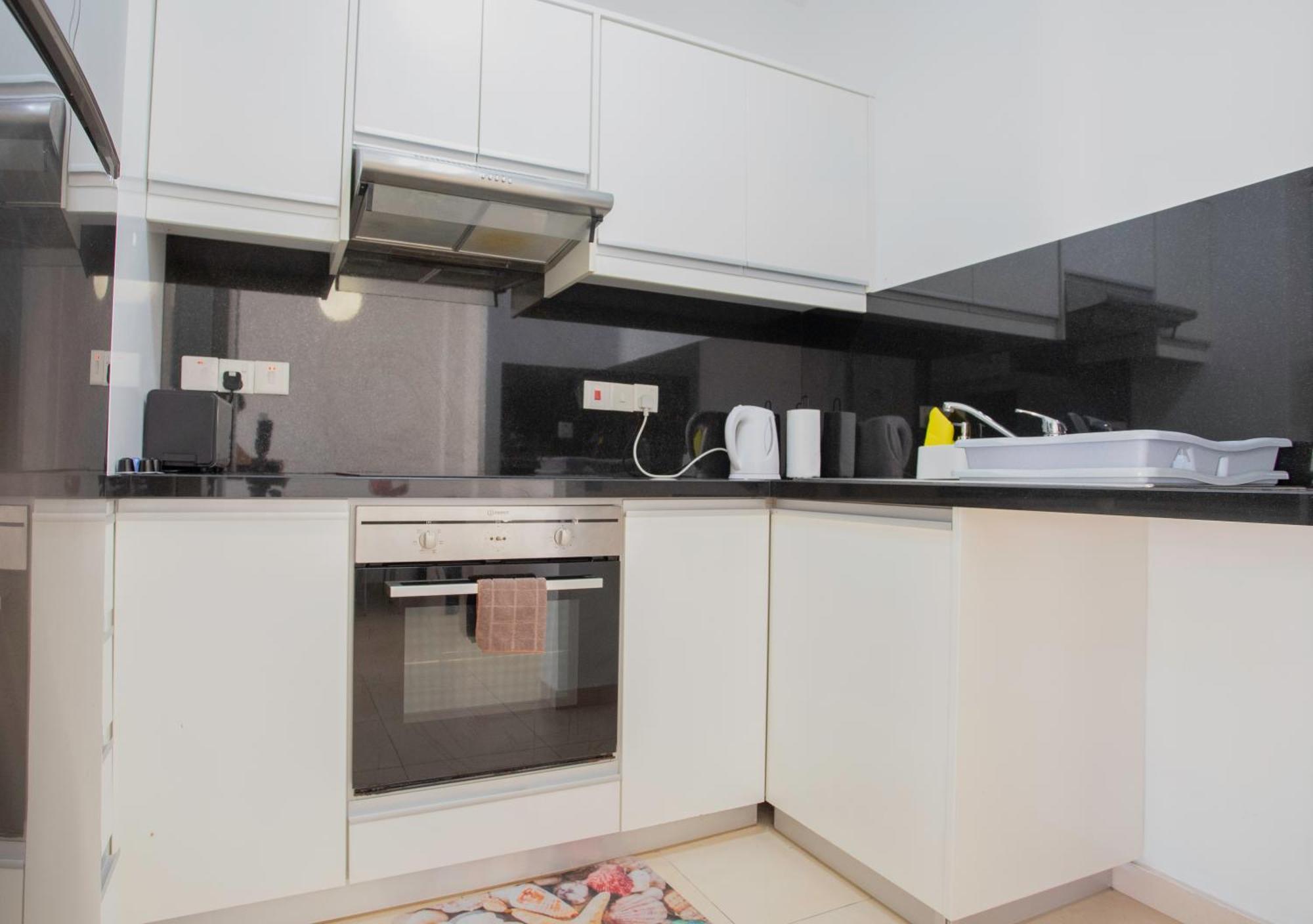 Elysia Park Apartment