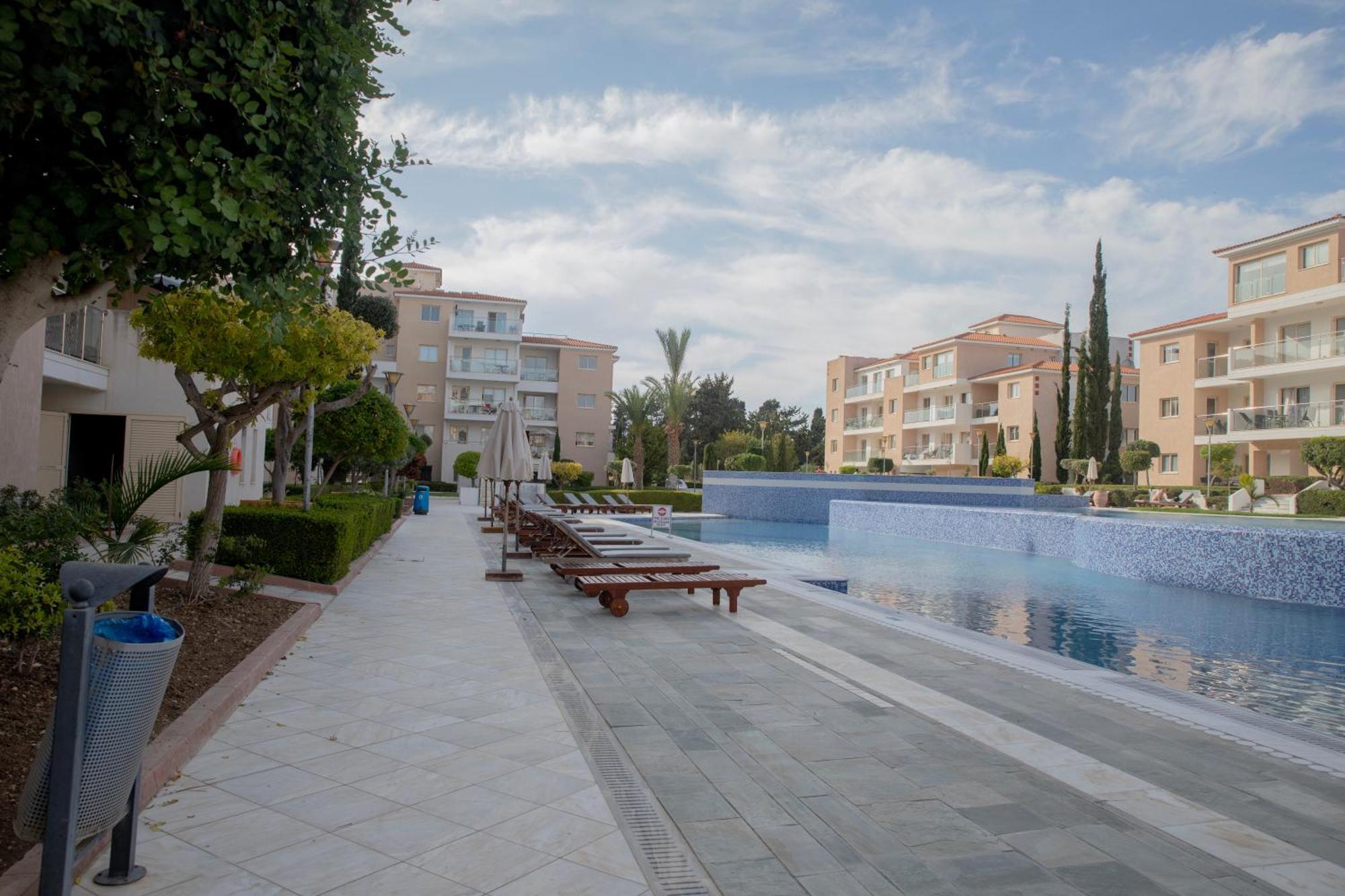 Elysia Park Apartment *