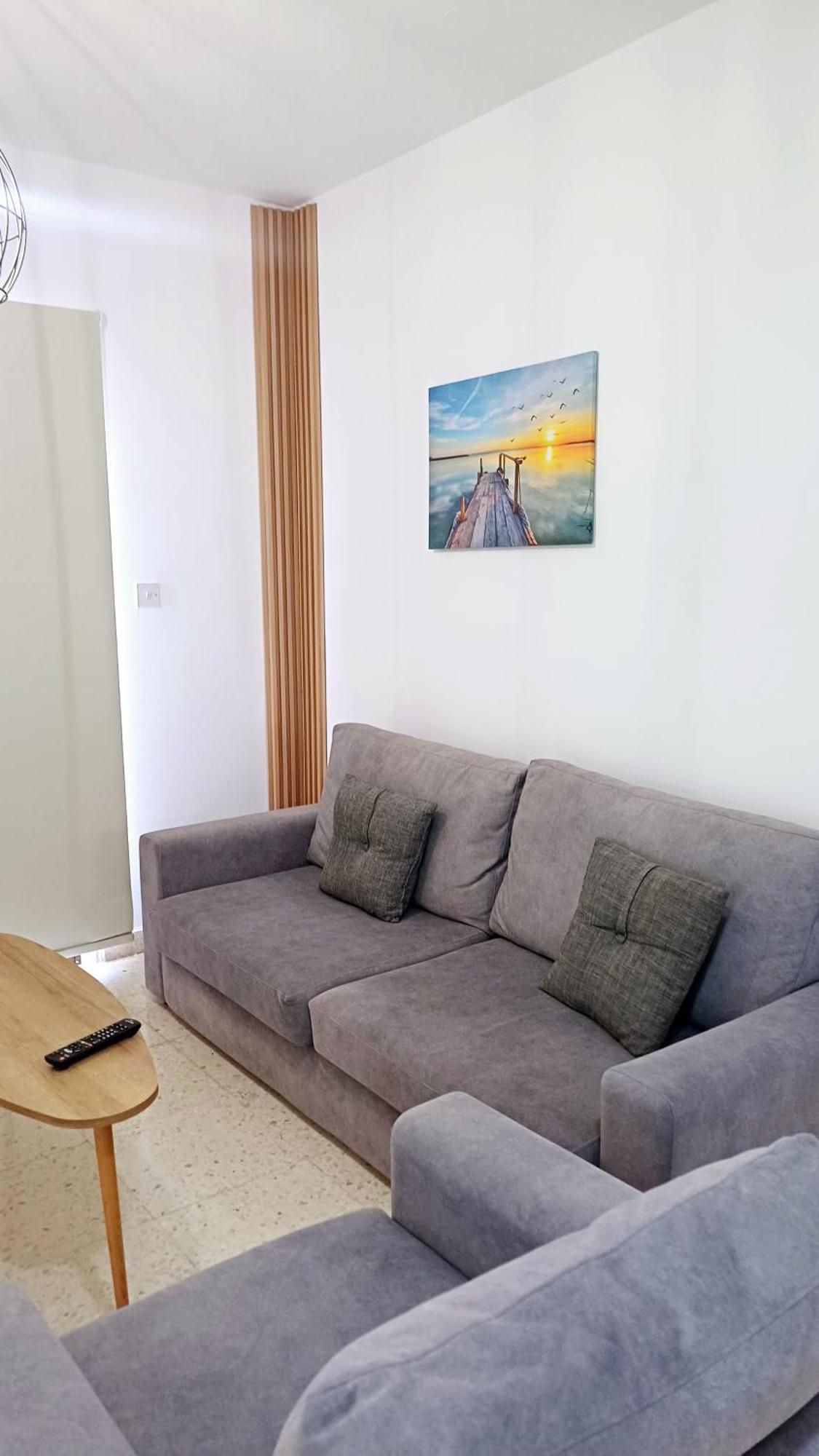 Modern 2bd Near Mall- Internet 1gbps *
