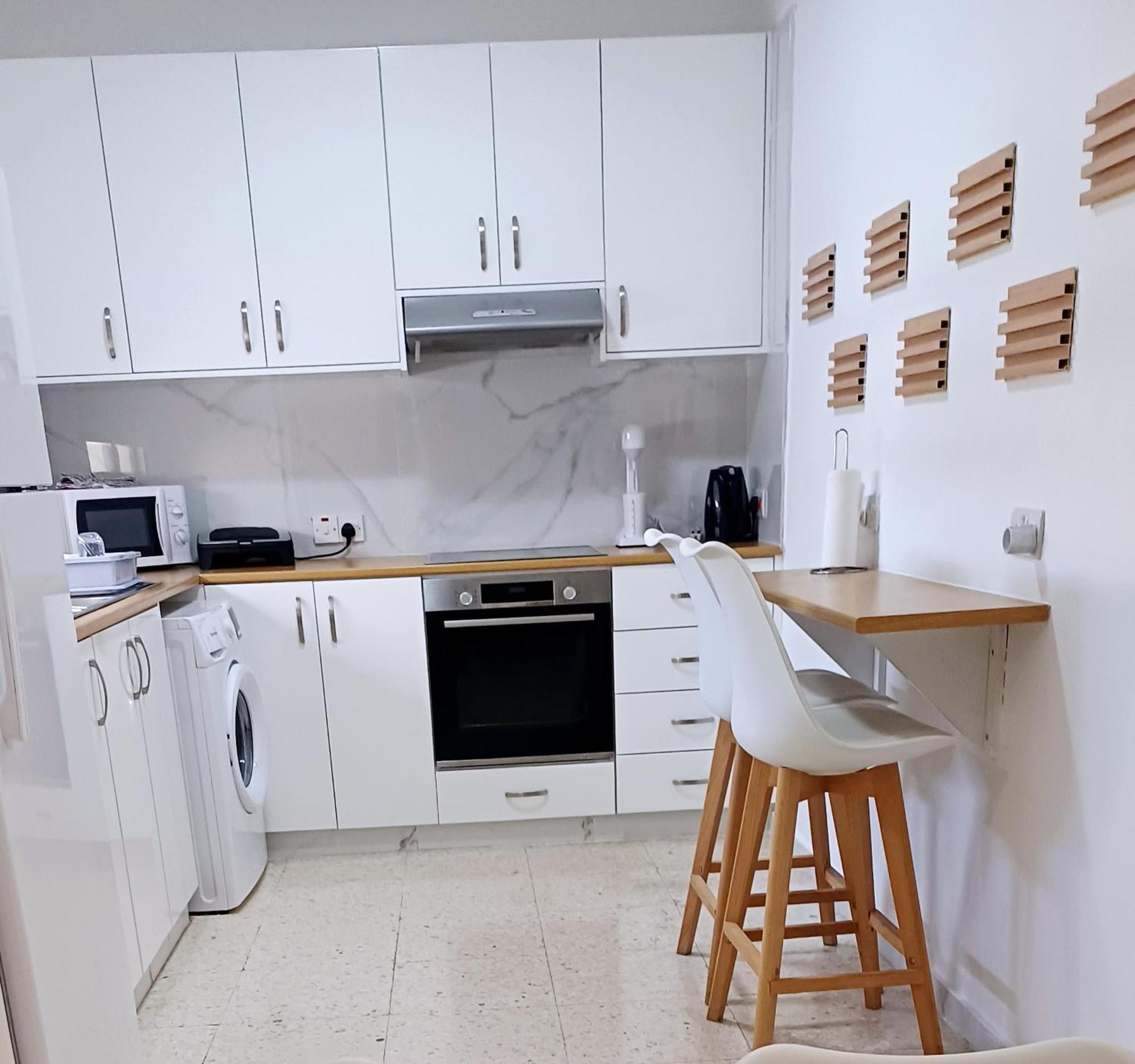 Modern 2bd Near Mall- Internet 1gbps *
