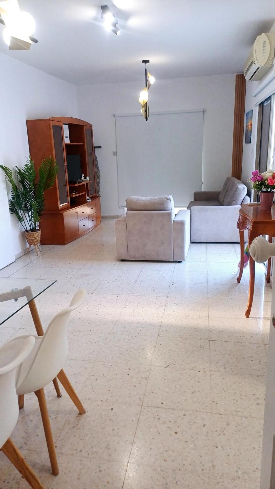 Spacious 2 Bedroom Near Mall -internet 1gbps Apartment