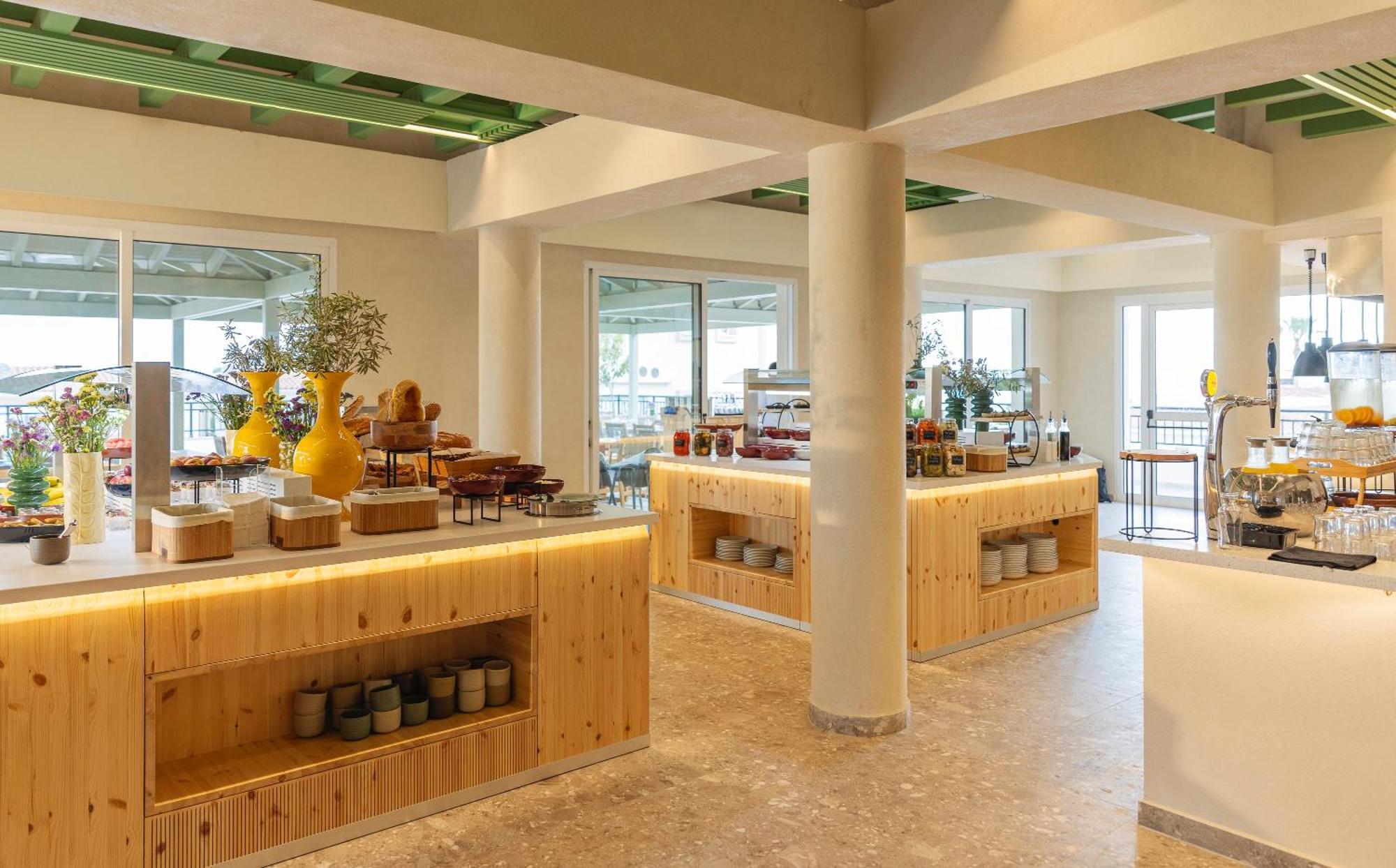 Wellclub - Family Wellness & Seaview Suites Hotel