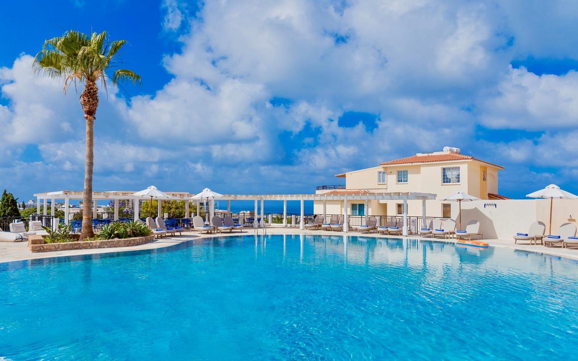 Hotel Wellclub - Family Wellness & Seaview Suites Paphos