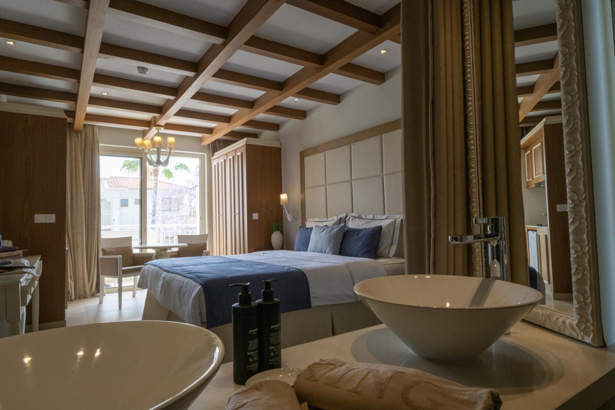 King Jason - Designed For Adults By Louis Hotel 4*