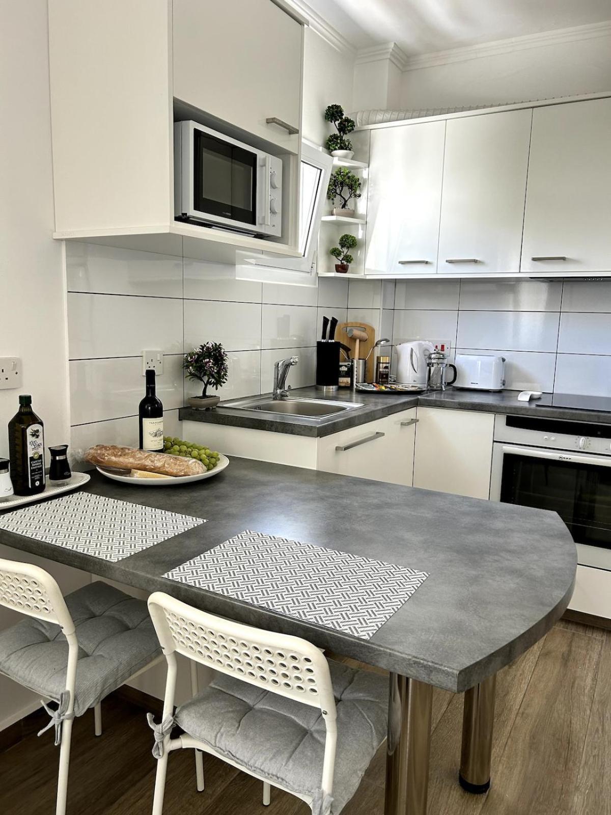 Sunlit Serenity In Apartment Paphos