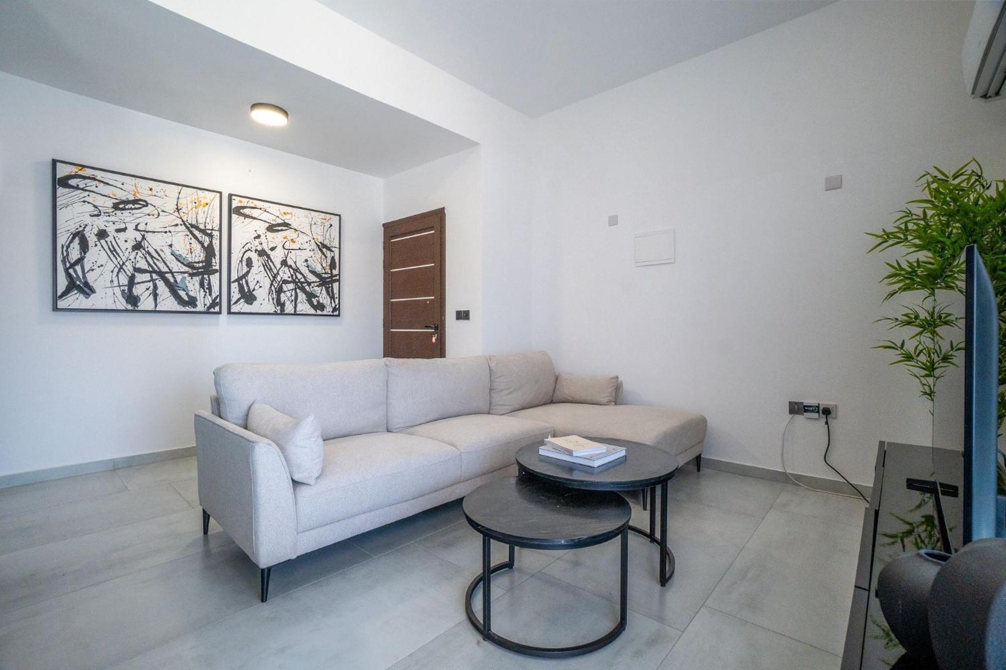 Aristo Universe 1 D101 Apartment *