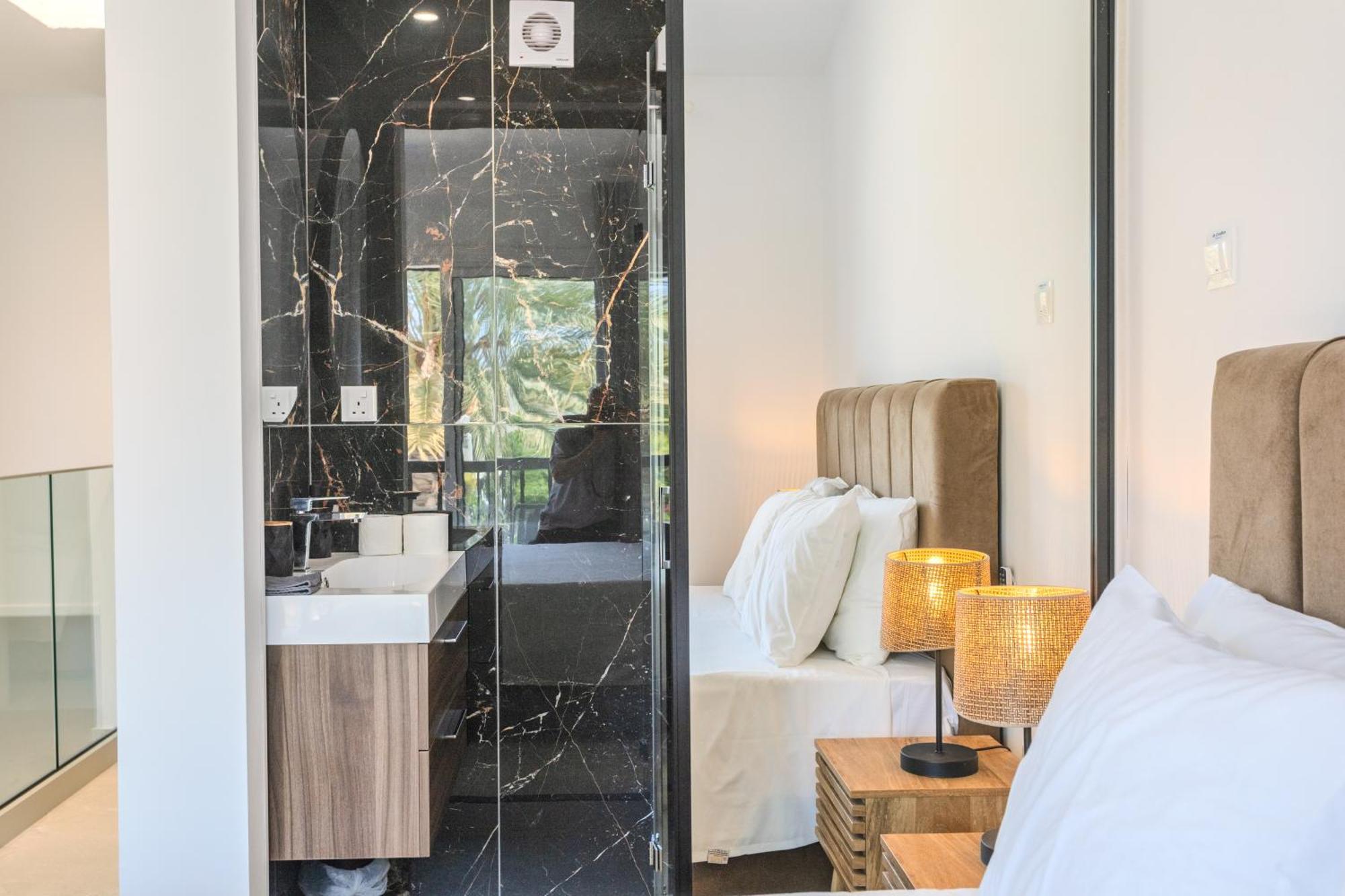 Taheli's Modern Townhouse With A Pool Apartment *