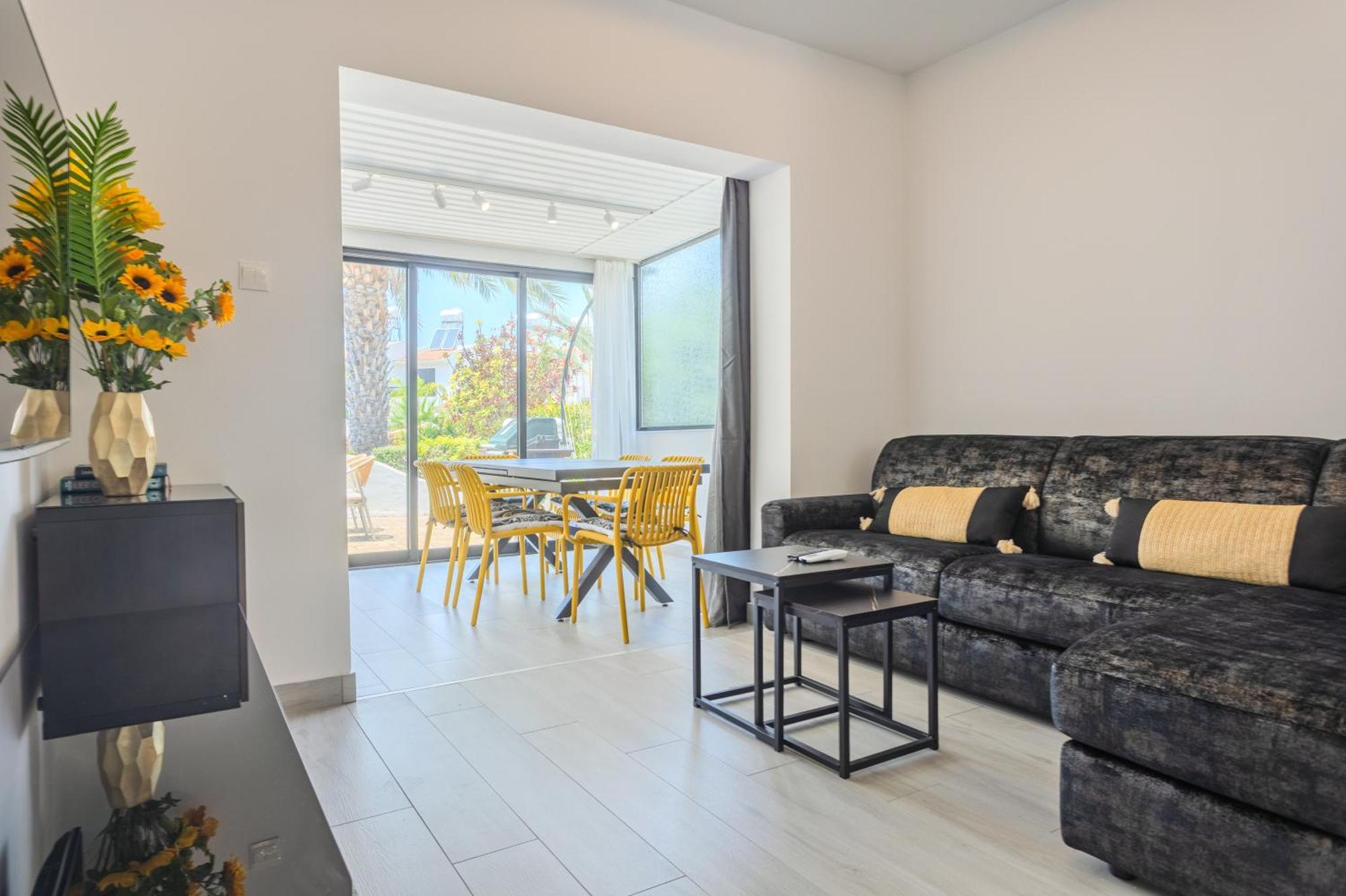 Taheli's Modern Townhouse With A Pool