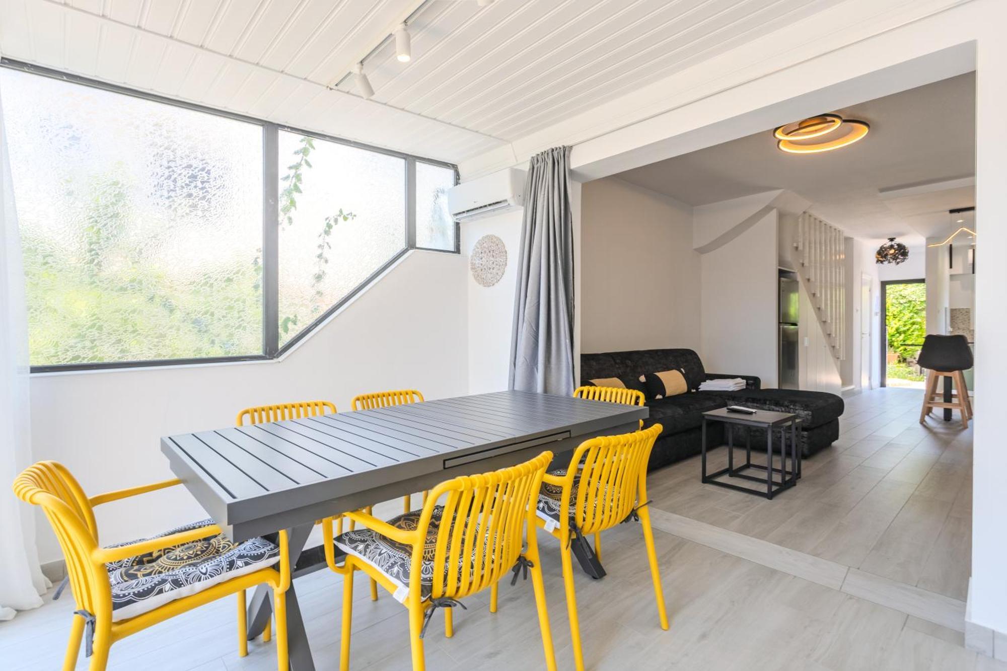 Apartment Taheli's Modern Townhouse With A Pool *