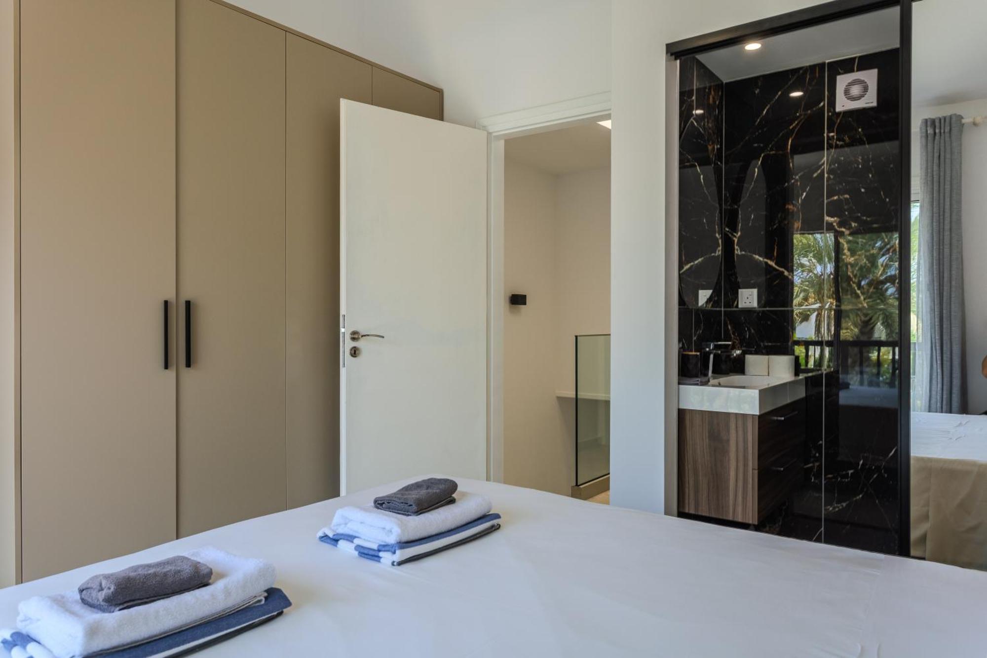 Taheli's Modern Townhouse With A Pool *