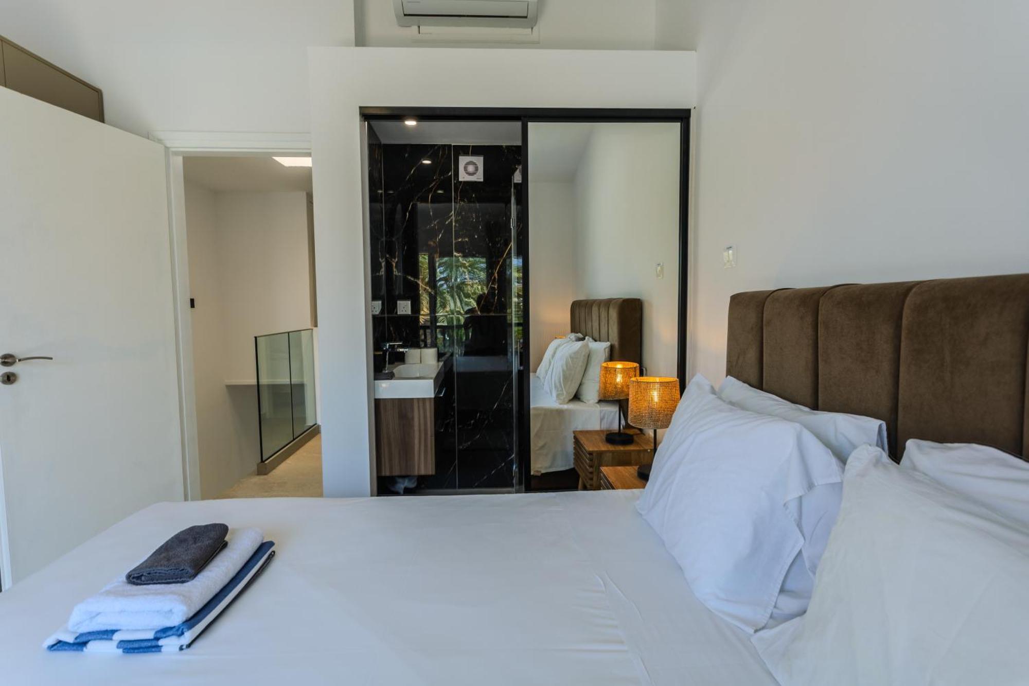 Apartment Taheli's Modern Townhouse With A Pool *