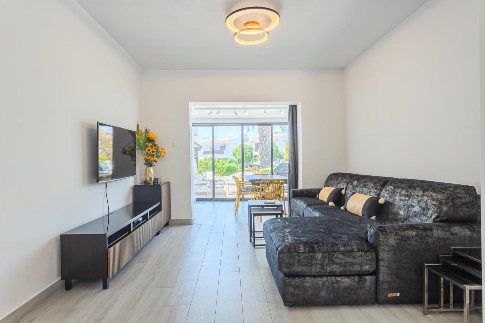Taheli's Modern Townhouse With A Pool Apartment