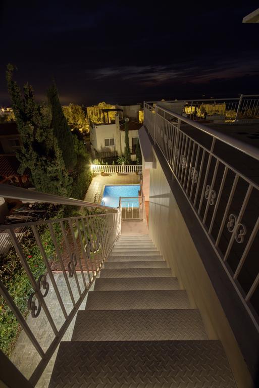Athina * Paphos