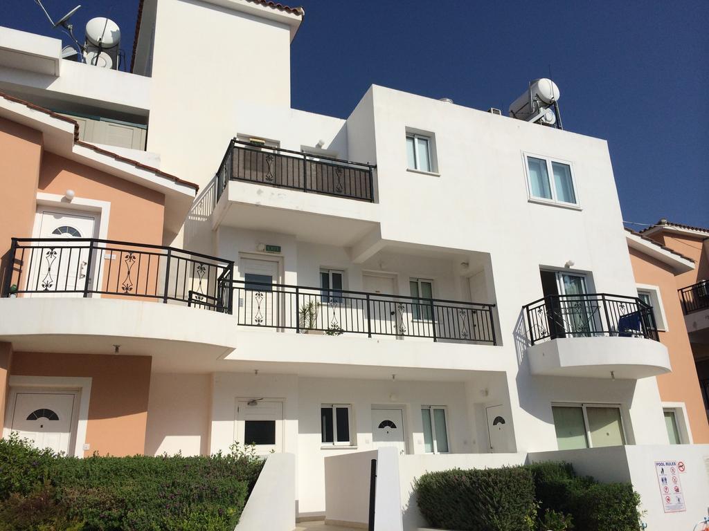 Ithaki Gardens 107 *