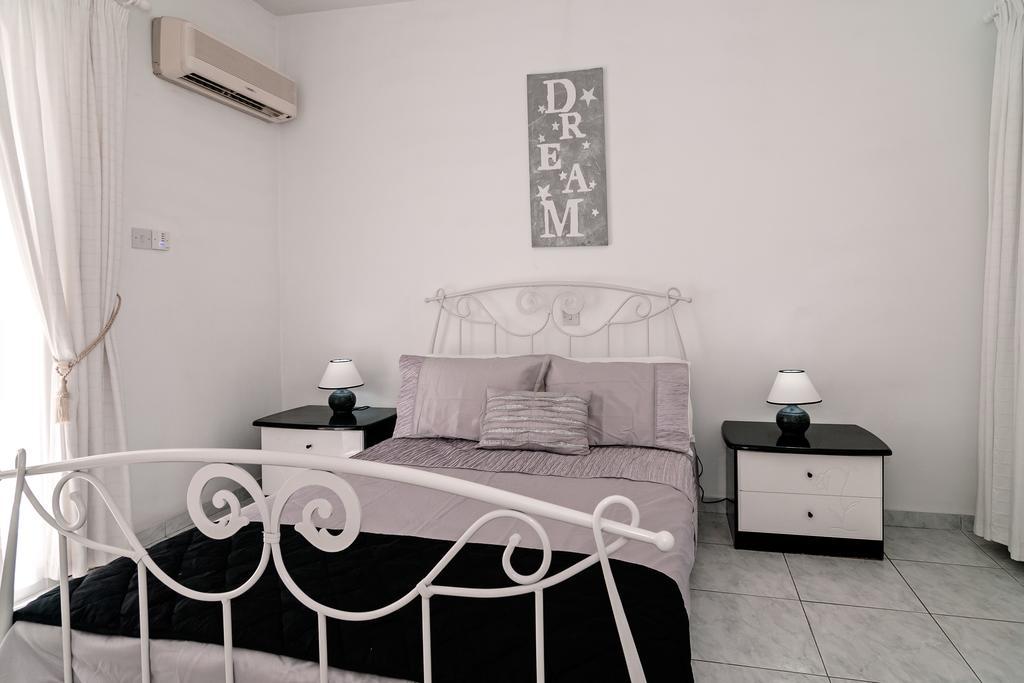 Sue's Paphos