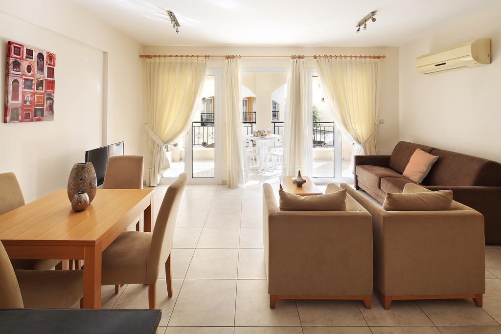 Adamou Gardens Apartment *