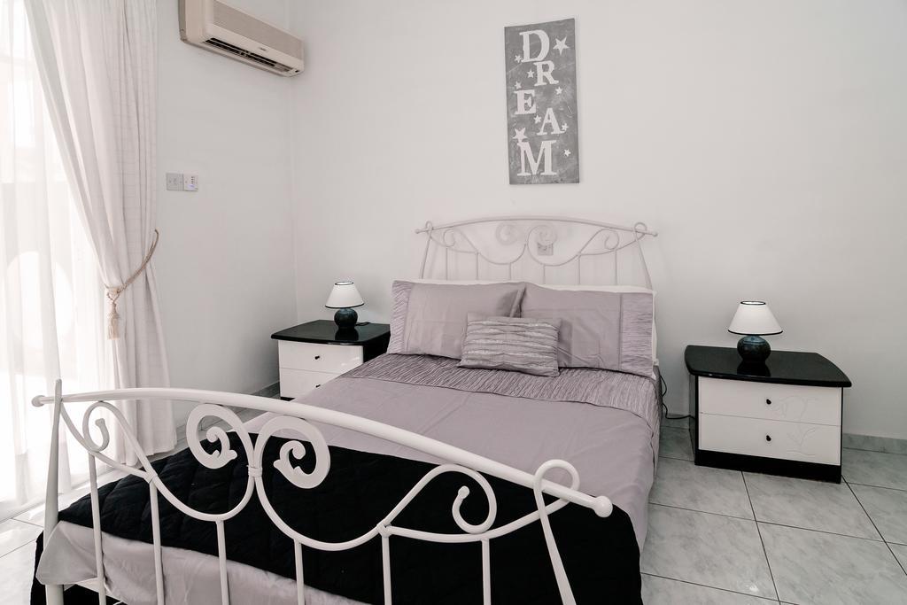 Sue's Paphos