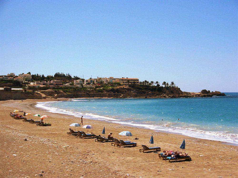 Aura Holiday Villas *