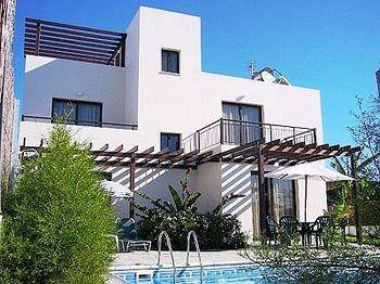 Aura Holiday Villas *