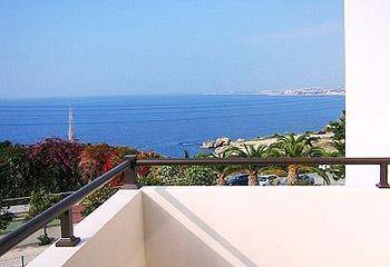 Aura Holiday Villas *