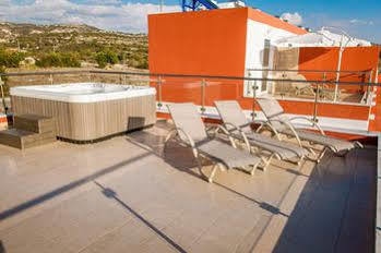 New Day Aparthotel Paphos