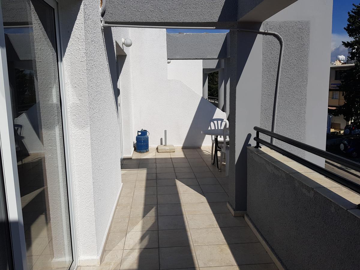 Valentinos Court