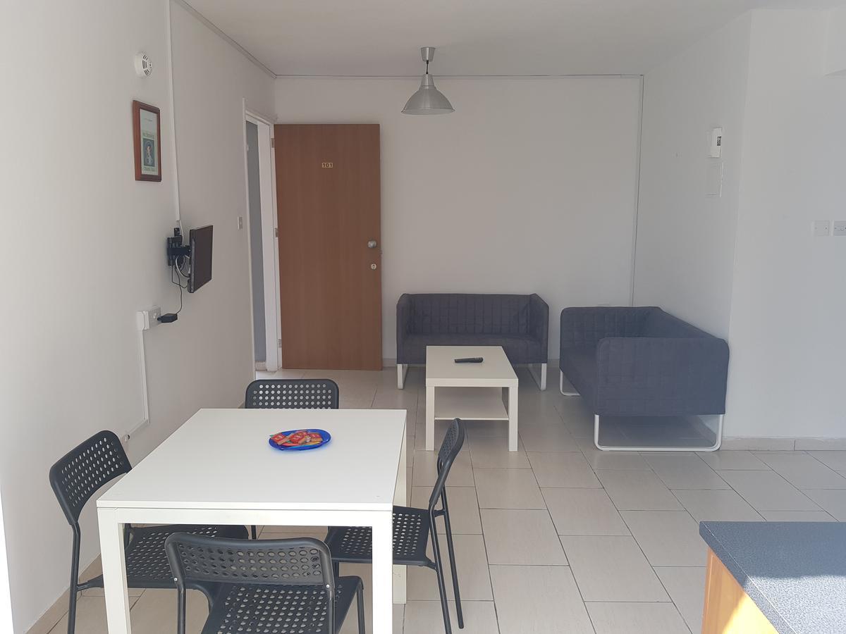 Valentinos Court
