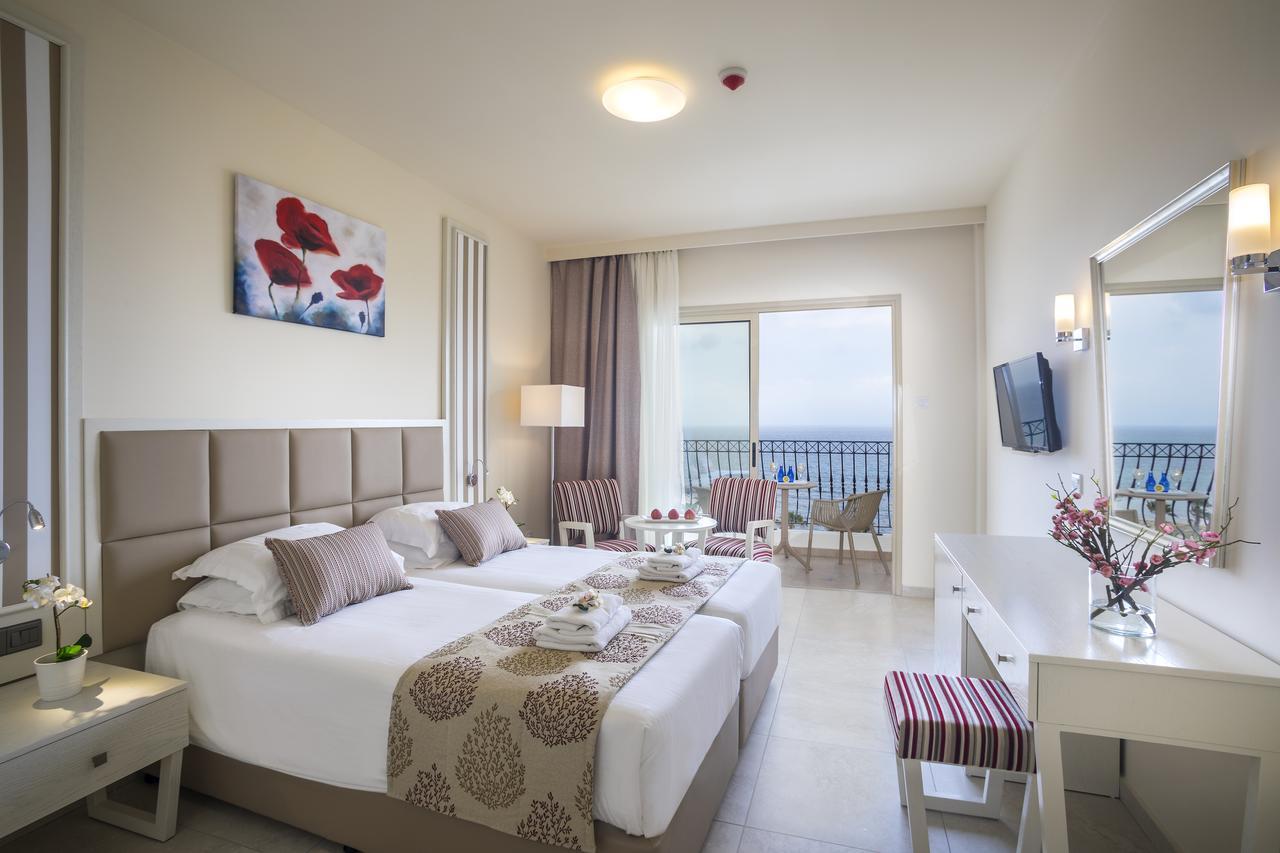 Aquamare & 4*