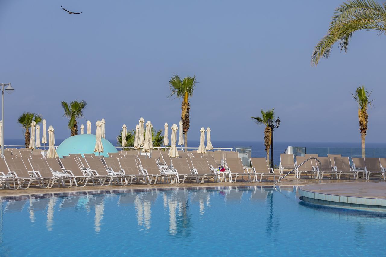 Leonardo Laura & Splash Resort Klorakas