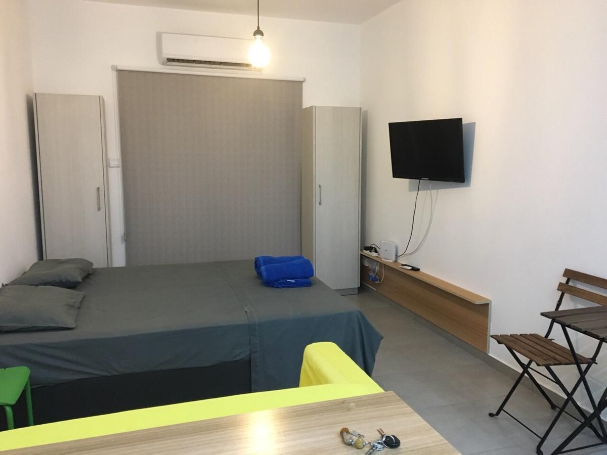 Papados Court Apartment *