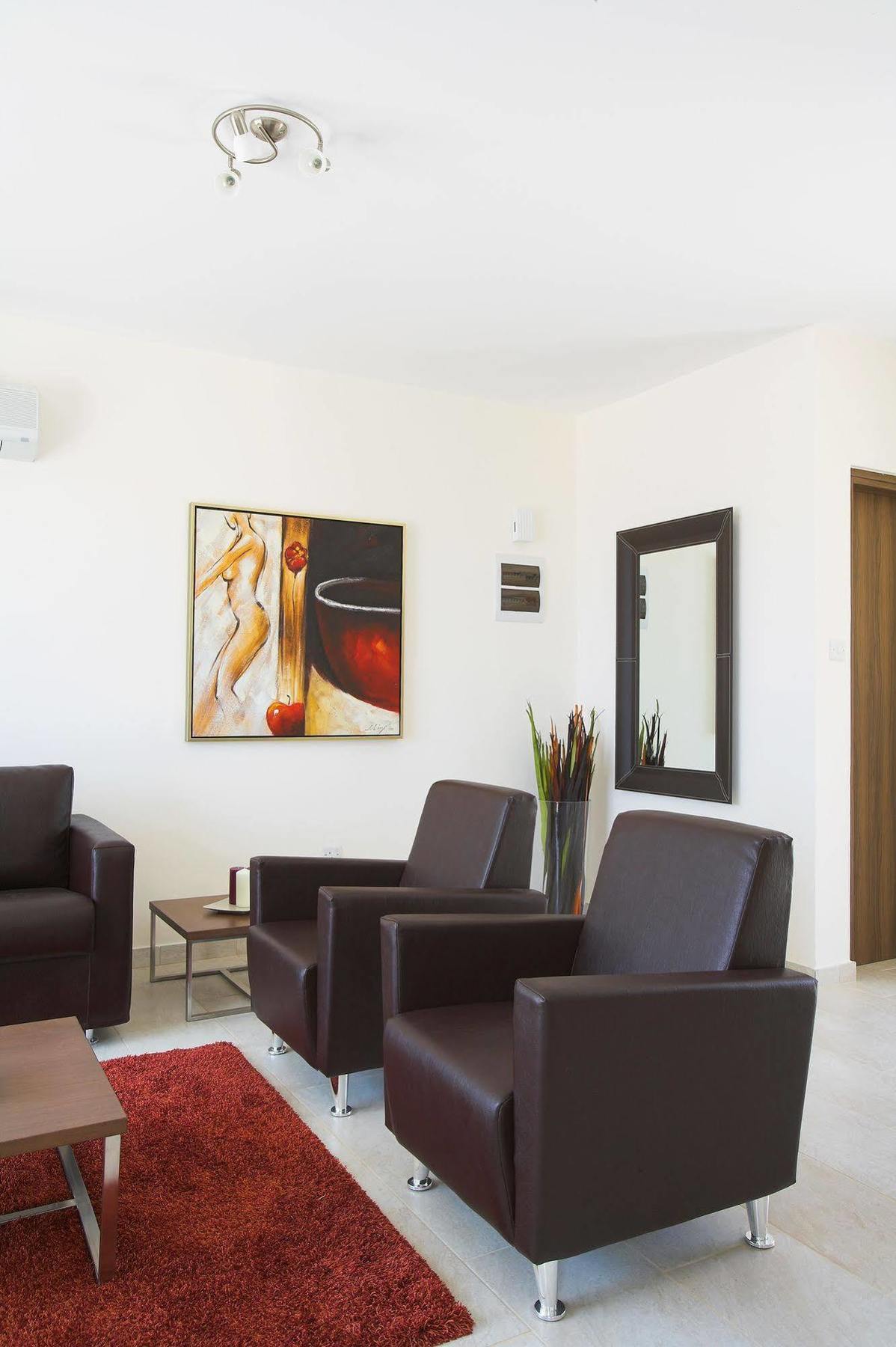 Chloraka Terrace Apartment