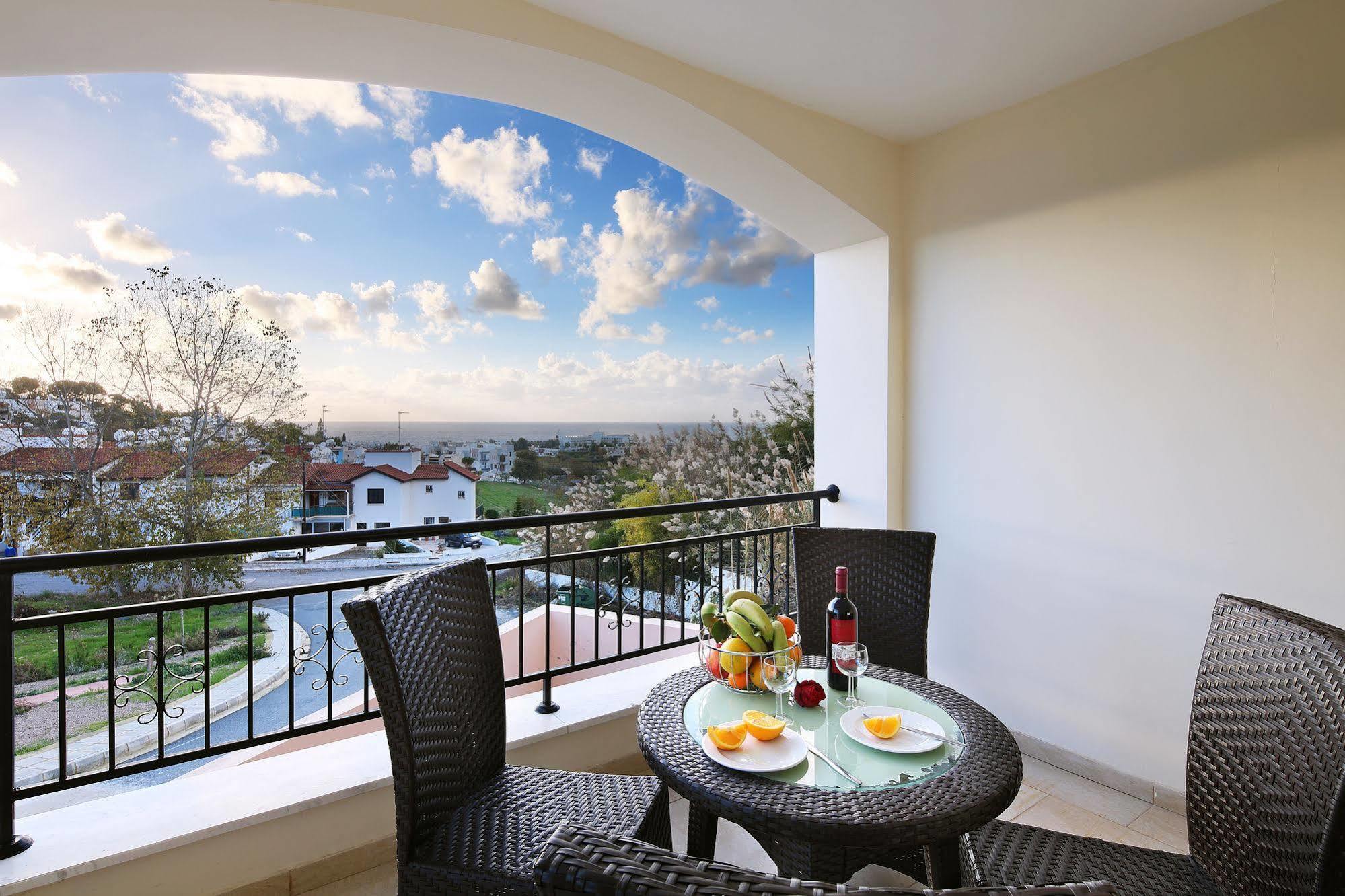Chloraka Terrace Apartment *