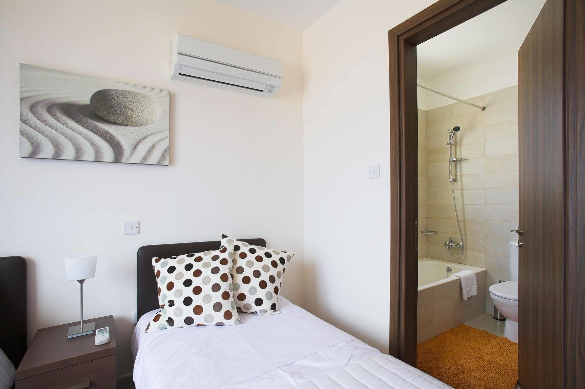 Chloraka Terrace Apartment