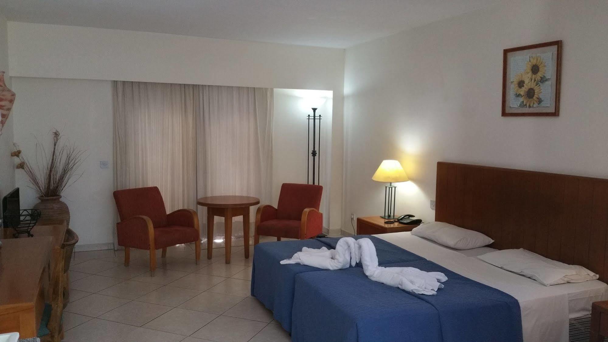 Panareti Aparthotel 3*