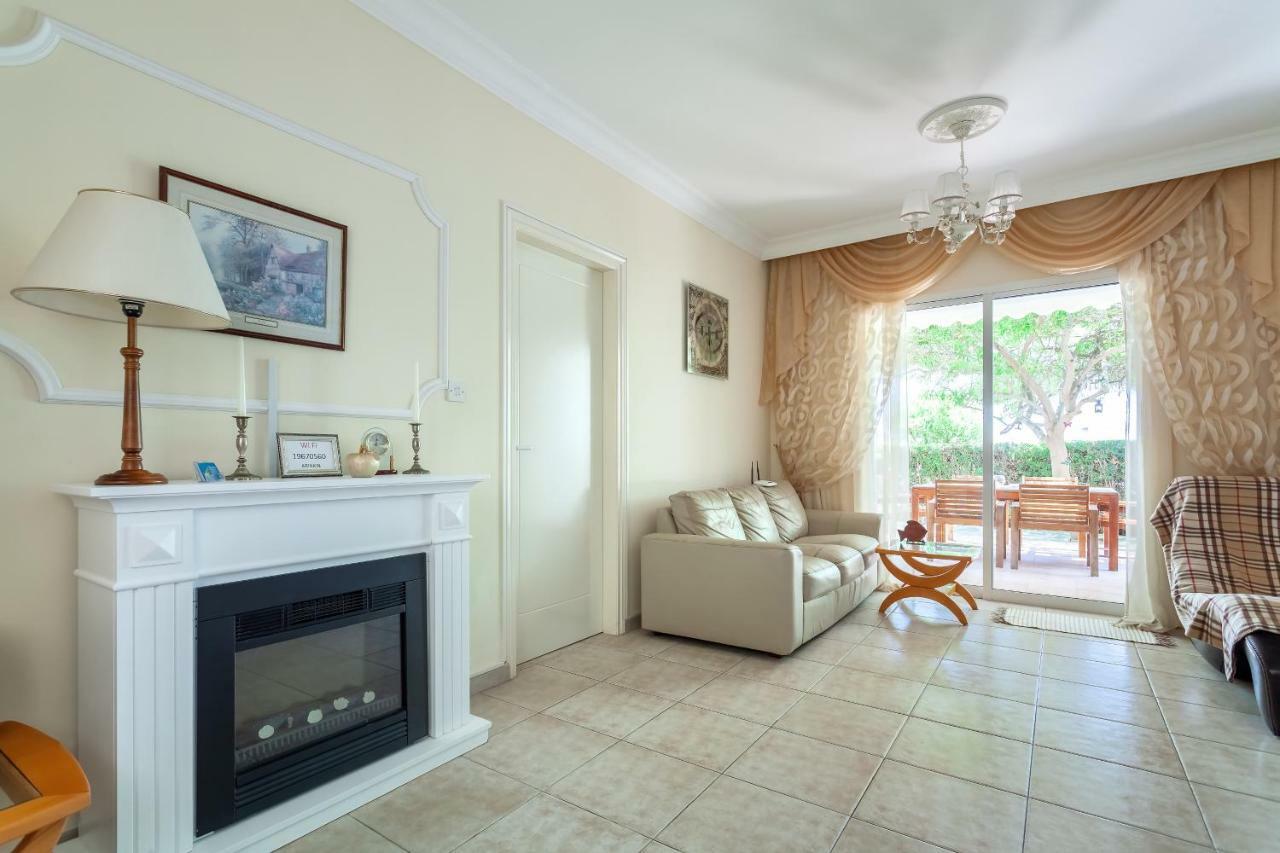 Apartment Kings With Private Garden Paphos