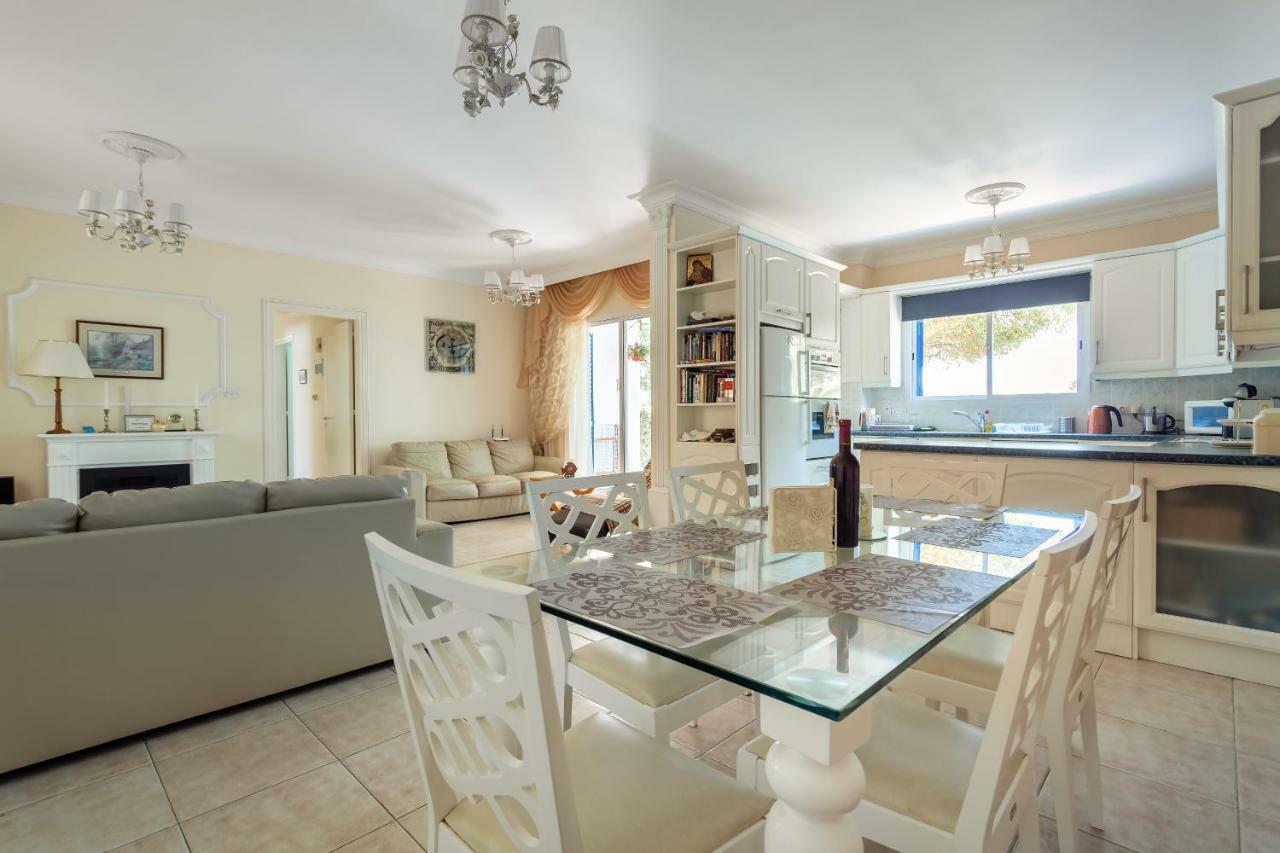 Kings With Private Garden Apartment