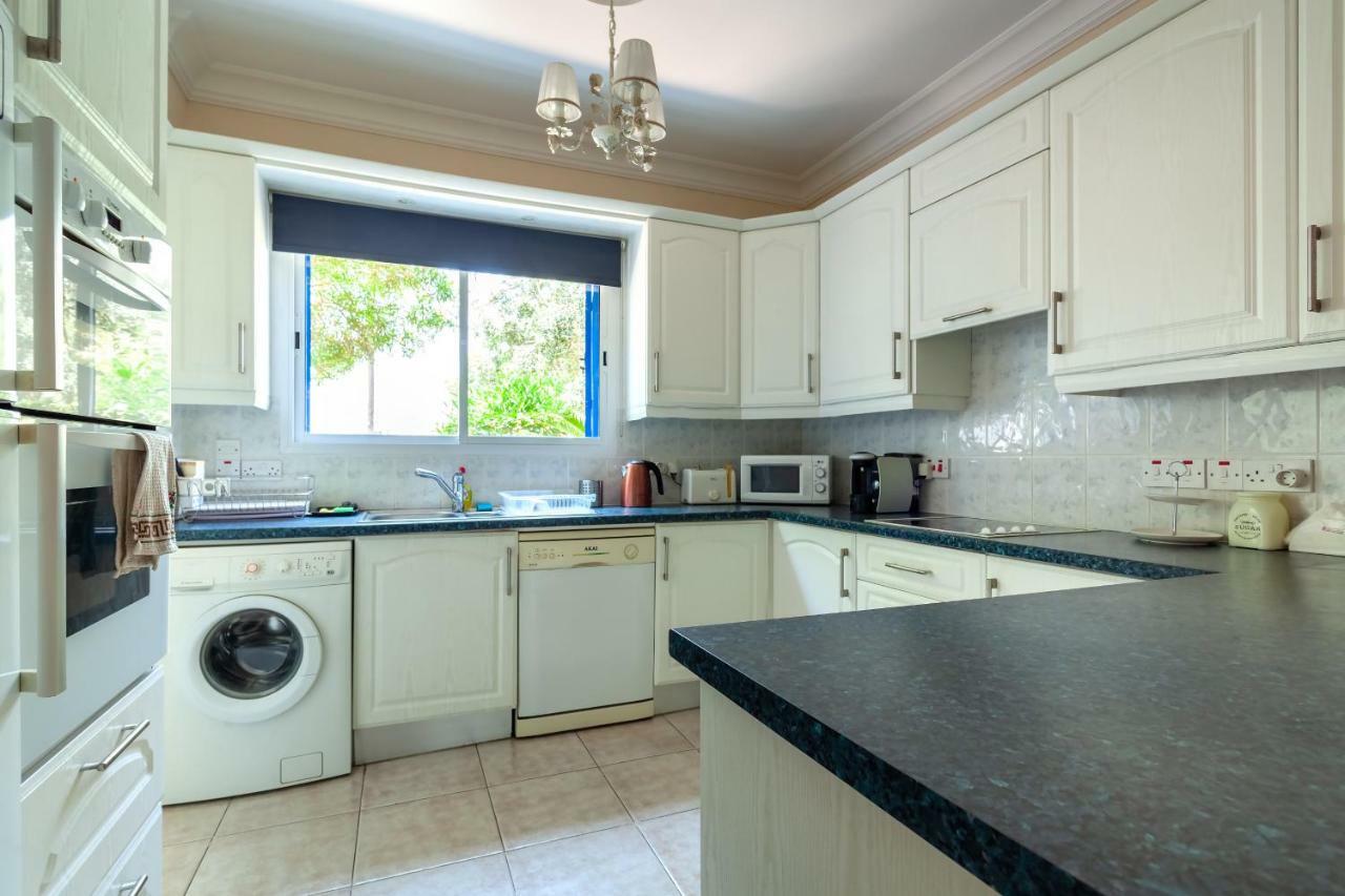 Apartment Kings With Private Garden Paphos