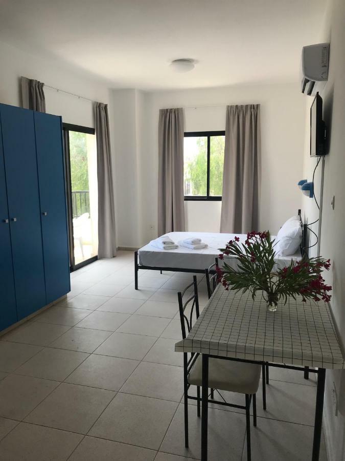 Athinas Court * Paphos