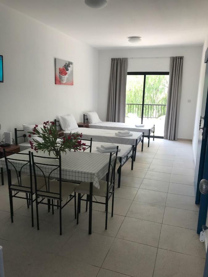 Athinas Court * Paphos