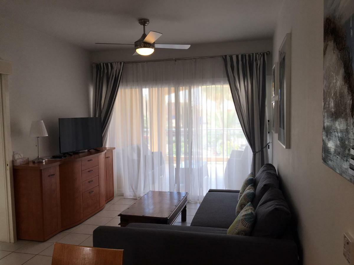 Apartment Limnaria Gardens - Modern 1 Bed, Walk To & Shops *