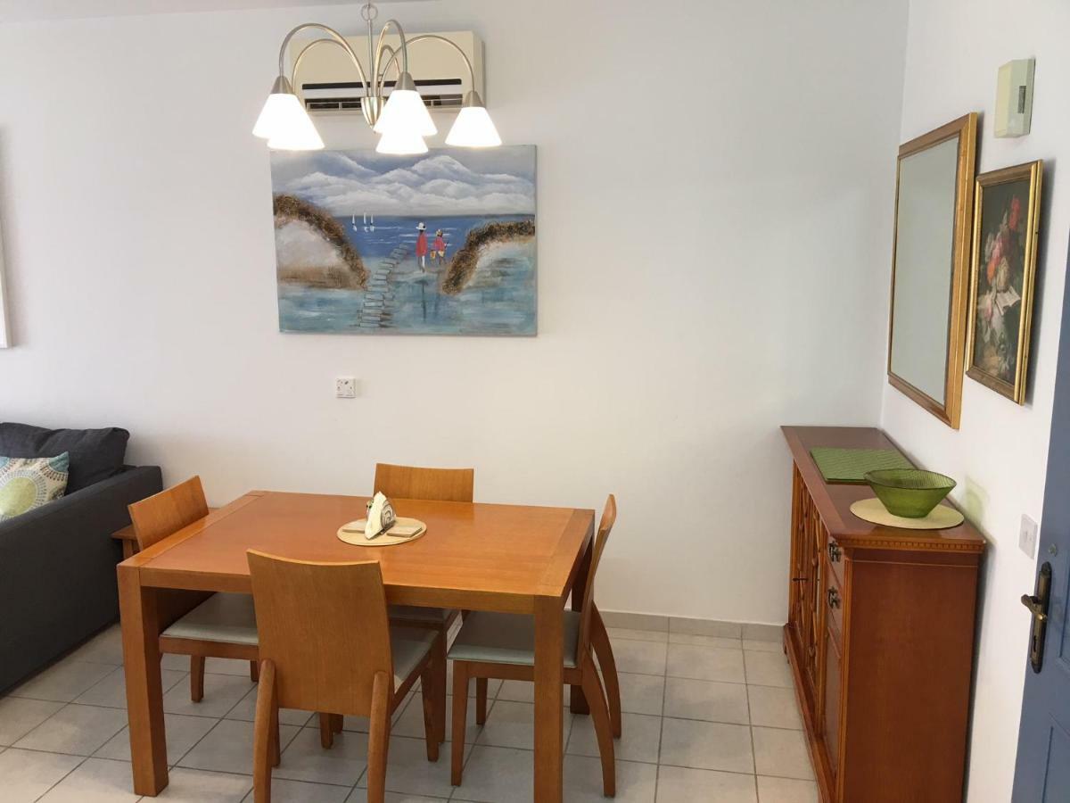 Apartment Limnaria Gardens - Modern 1 Bed, Walk To & Shops